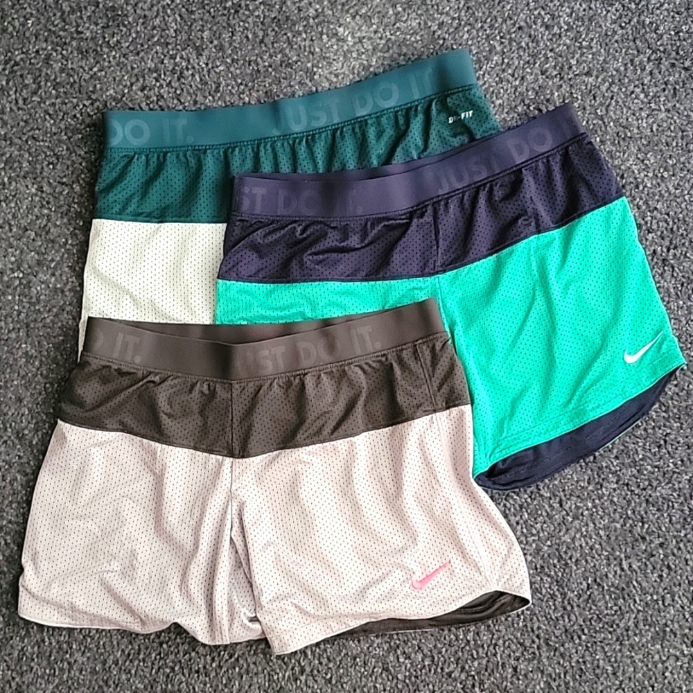 NIKE Women's Medium reversible mesh gym shorts [3 pair]
